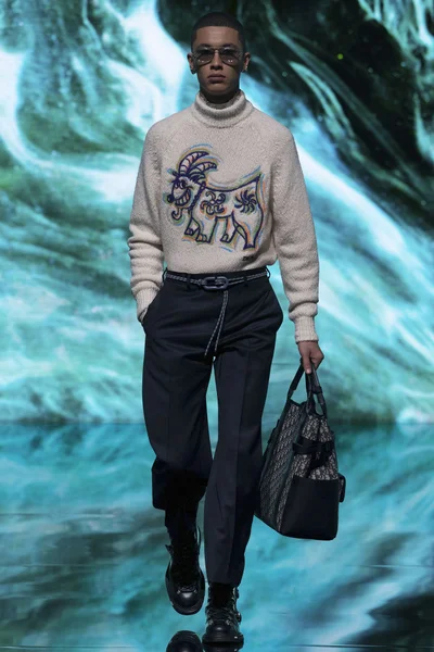 Look 8